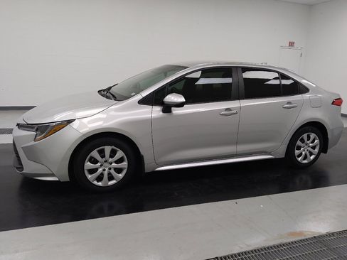 Used 2024 Toyota Corolla LE image 2