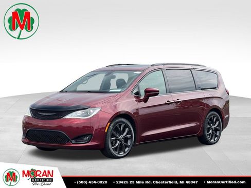 Used 2019 Chrysler Pacifica Limited w/ S Appearance Package FWD image 1