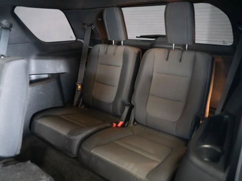 Used 2017 Ford Explorer XLT FWD image 17