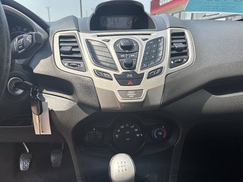 Used 2013 Ford Fiesta SE FWD image 6