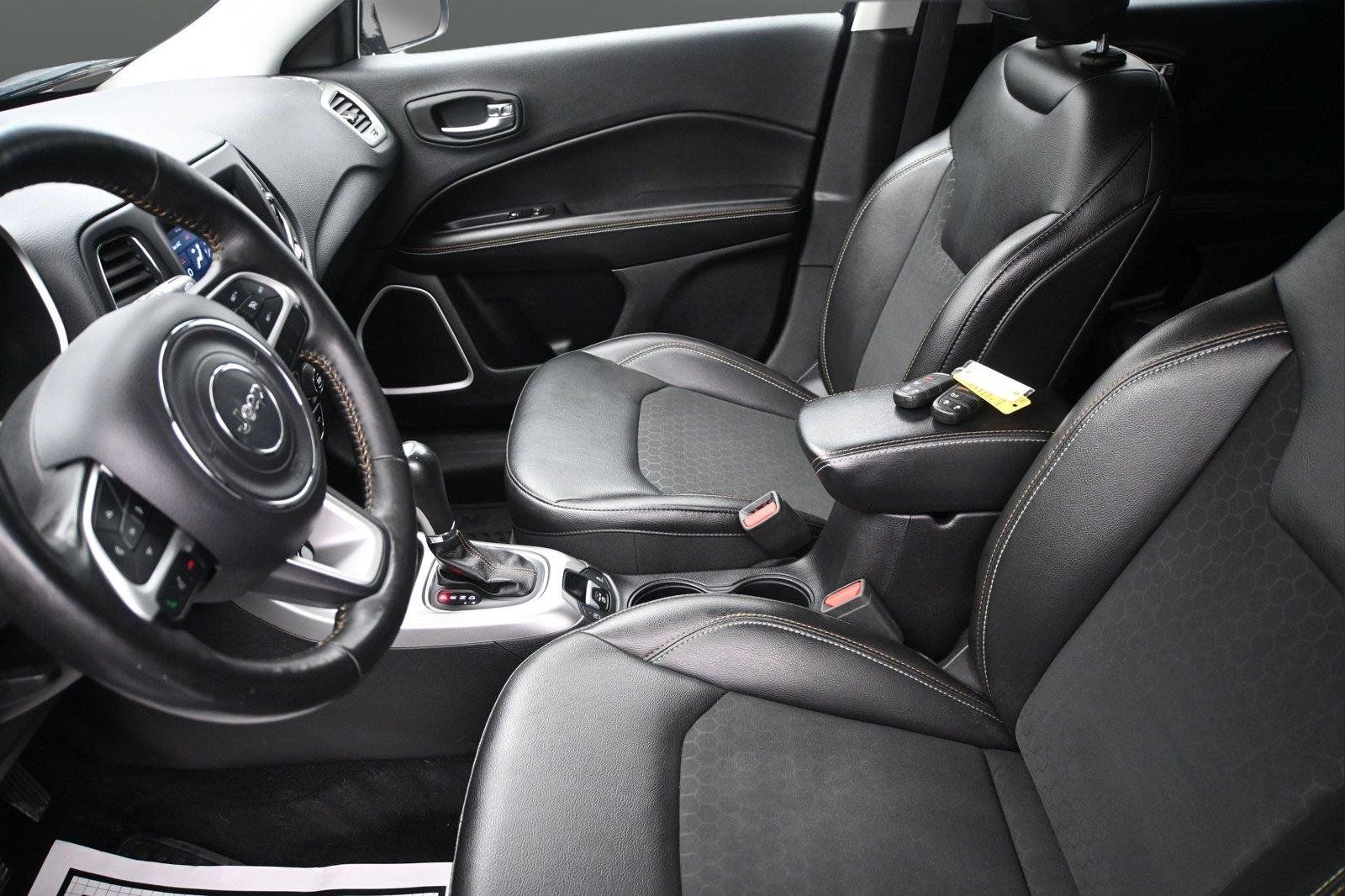 Used 2019 Jeep Compass Latitude w/ Cold Weather Group AWD/4WD image 10