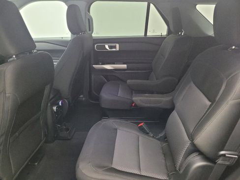 Used 2022 Ford Explorer XLT AWD/4WD image 18