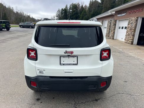 Used 2023 Jeep Renegade Latitude w/ Premium Group image 6