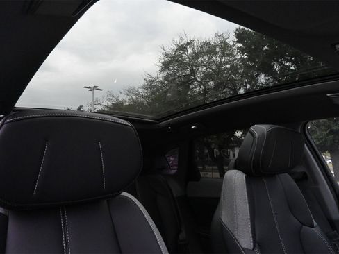 New 2026 Cadillac Optiq Luxury 1 image 25