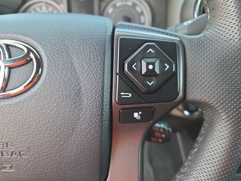 Used 2017 Toyota Tacoma TRD Sport w/ Tow Package (A/T) AWD/4WD image 26
