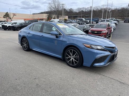 Used 2023 Toyota Camry SE w/ Cold Weather Package image 6
