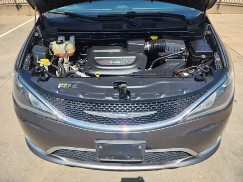 Used 2017 Chrysler Pacifica Touring-L image 27