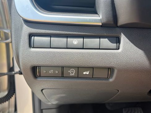 Used 2024 Nissan Rogue SV FWD image 31