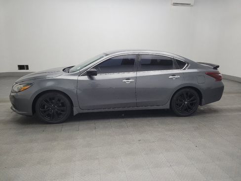 Used 2017 Nissan Altima 2.5 SR w/ Midnight Edition Package FWD image 2
