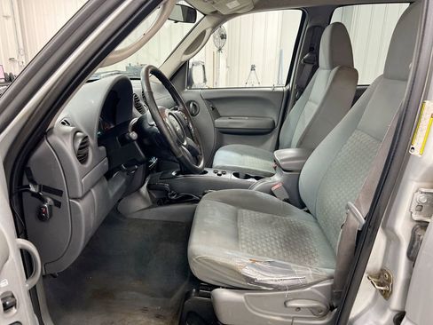 Used 2005 Jeep Liberty Sport AWD/4WD image 17