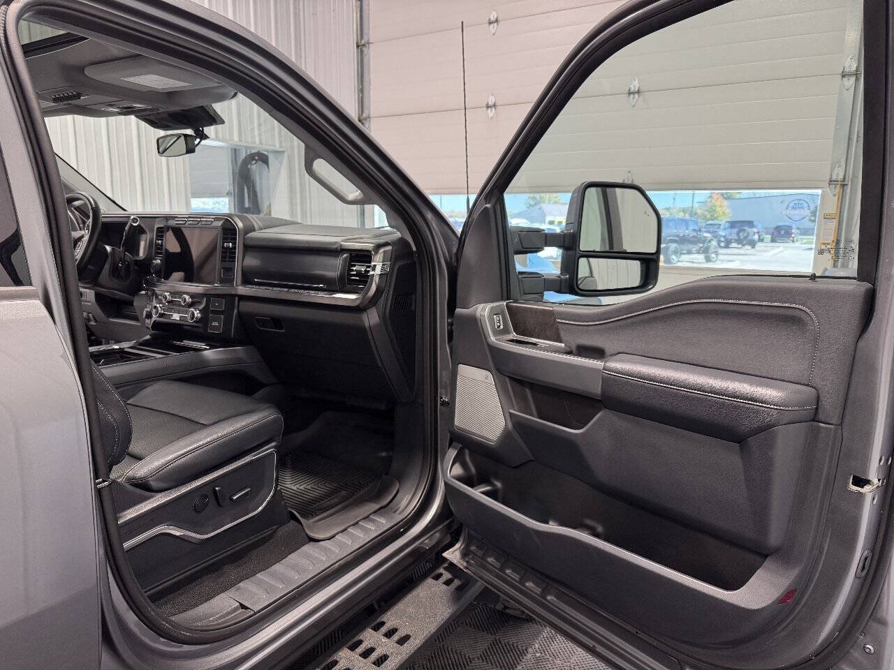 Used 2023 Ford F350 Lariat w/ Lariat Ultimate Package AWD/4WD image 26