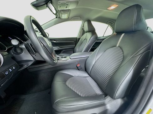 Used 2024 Toyota Camry SE FWD image 11