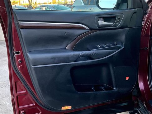 Used 2015 Toyota Highlander Limited image 21