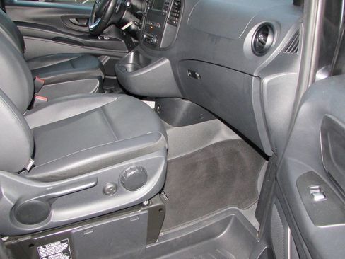 Used 2018 Mercedes-Benz Metris Passenger image 37