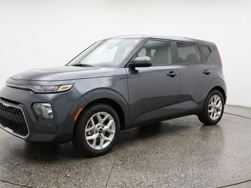 Used 2025 Kia Soul LX w/ LX Technology Package FWD image 3