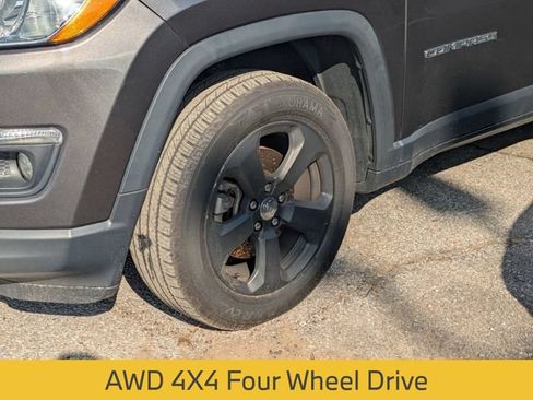Used 2018 Jeep Compass Latitude w/ Popular Equipment Group AWD/4WD image 5