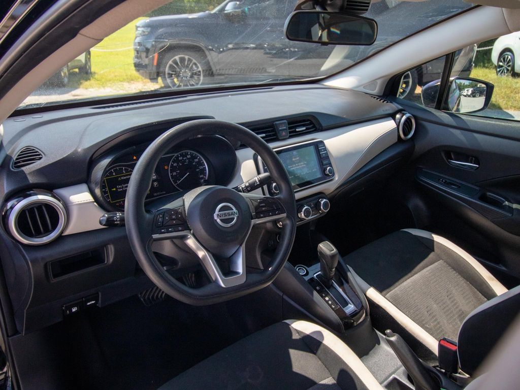 Used 2022 Nissan Versa SV FWD image 6