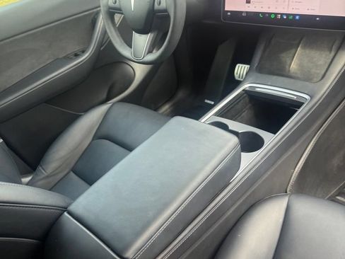 Used 2022 Tesla Model Y Performance AWD/4WD image 11