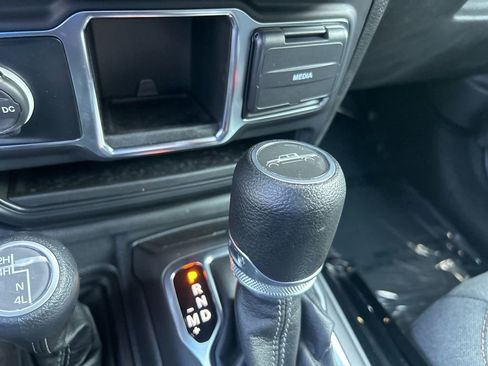 Certified 2024 Jeep Gladiator Sport image 13