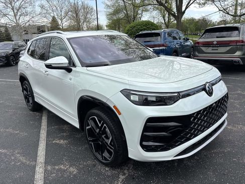 New 2026 Volkswagen Tiguan SEL R-Line AWD/4WD image 3