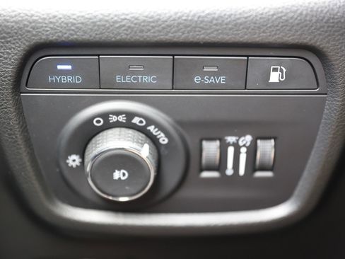 Used 2023 Jeep Grand Cherokee Trailhawk w/ Luxury Tech Group III AWD/4WD image 39