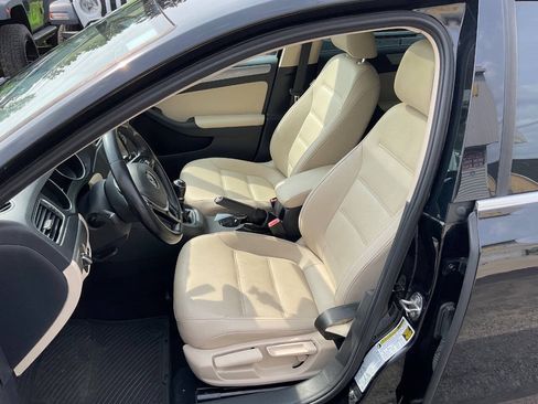 Used 2017 Volkswagen Jetta SE FWD image 13