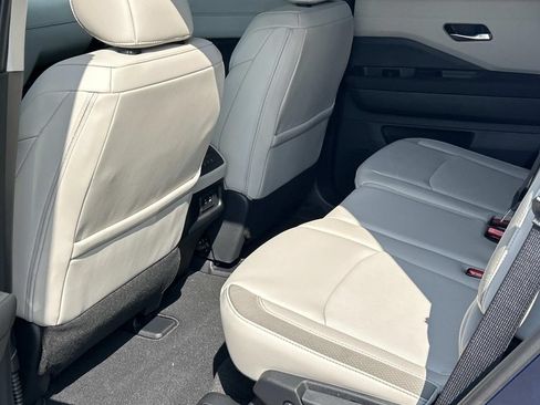 New 2026 Nissan Pathfinder SL AWD/4WD image 17