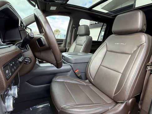 Used 2021 GMC Yukon XL Denali image 13