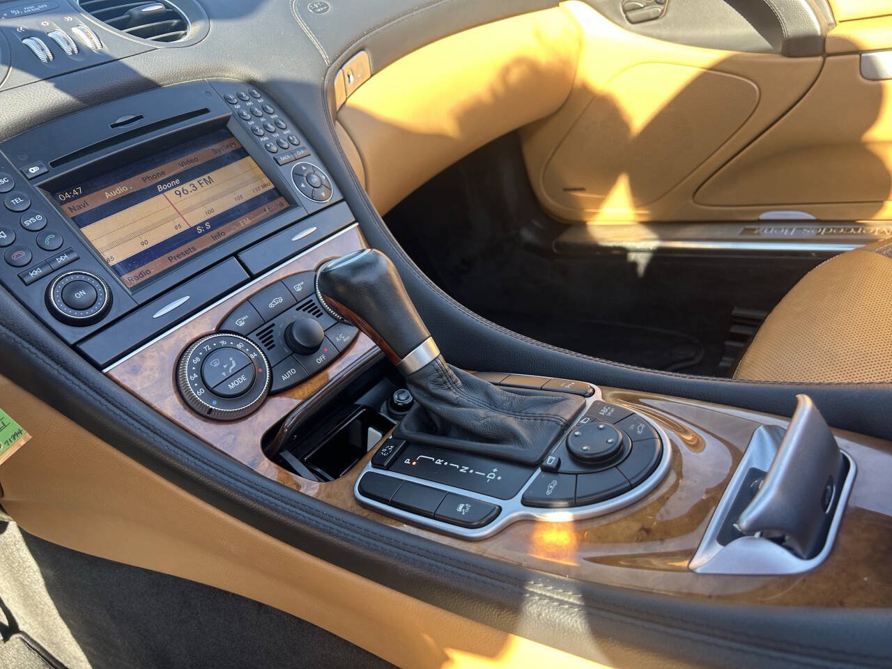 Used 2011 Mercedes-Benz SL 550 image 31