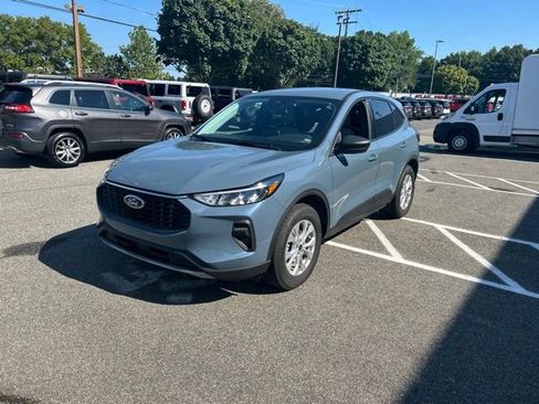Used 2025 Ford Escape Active AWD/4WD image 3