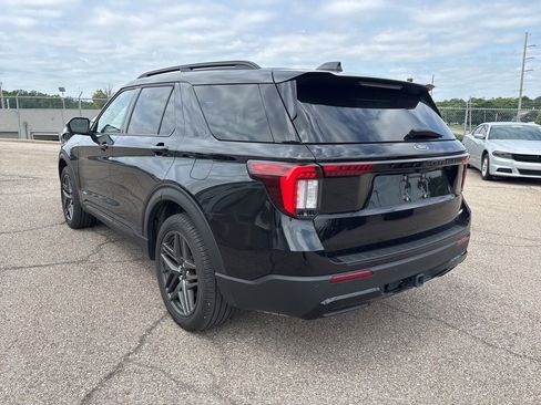 Used 2025 Ford Explorer ST-Line w/ ST-Line Street Pack AWD/4WD image 5