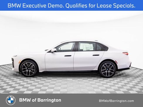 Used 2025 BMW i7 eDrive50 w/ M Sport Package image 2