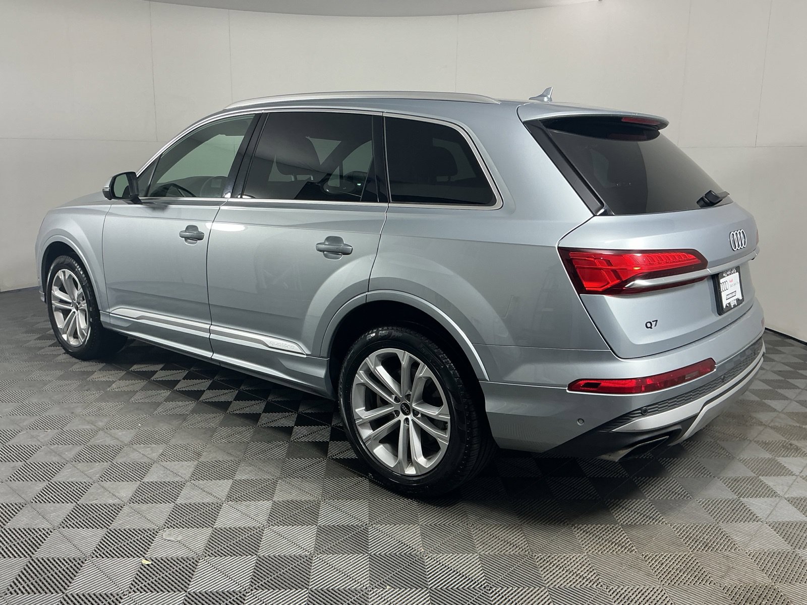 Used 2025 Audi Q7 3.0T Premium Plus AWD/4WD image 7