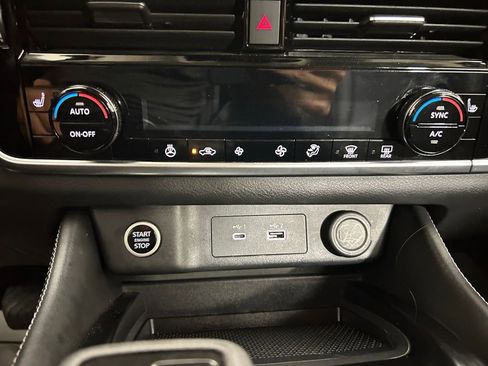 Used 2023 Nissan Rogue SL FWD image 30