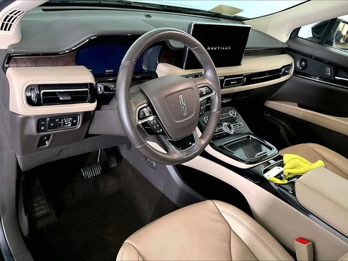 Used 2022 Lincoln Nautilus Reserve w/ Equipment Group 201A image 16