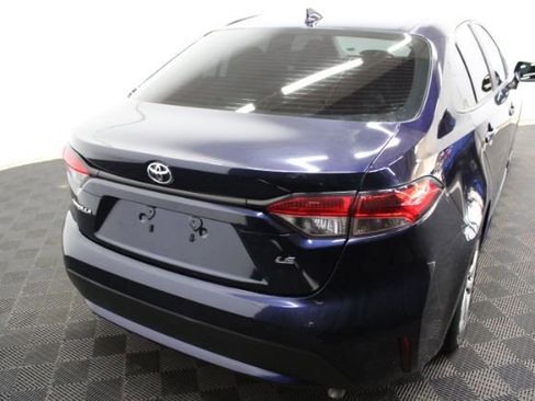Used 2022 Toyota Corolla LE image 5