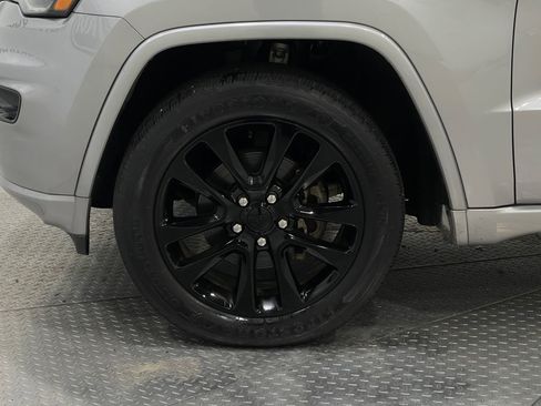 Used 2020 Jeep Grand Cherokee Altitude image 34