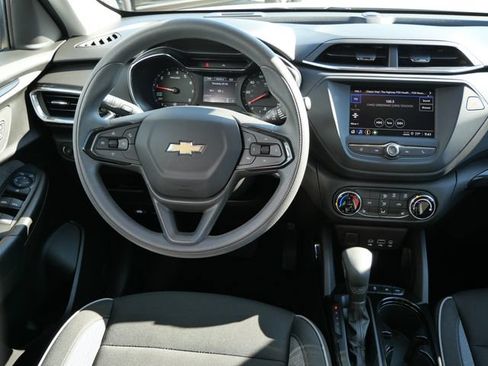 Used 2023 Chevrolet TrailBlazer LT AWD/4WD image 16