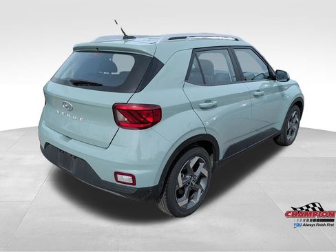Used 2025 Hyundai Venue SEL FWD image 4