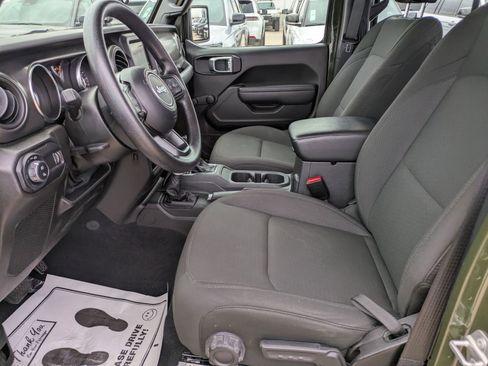 Used 2023 Jeep Gladiator Sport image 10