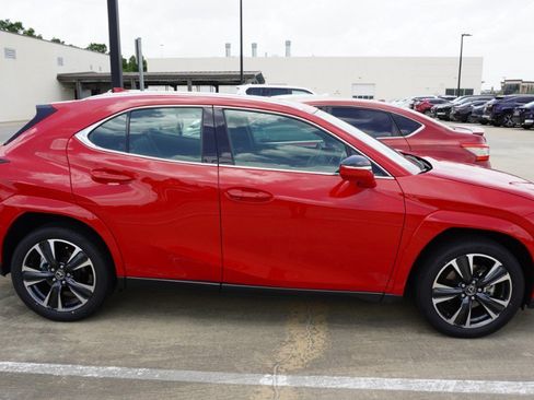 Used 2025 Lexus UX 300h FWD w/ Accessory Package (Z1) image 4