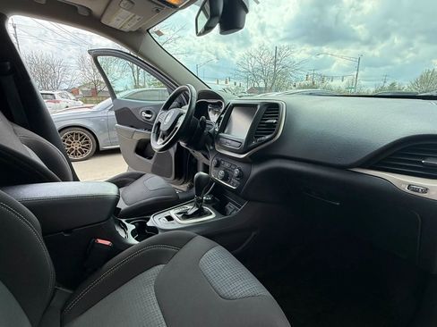 Used 2016 Jeep Cherokee Latitude w/ Comfort/Convenience Group image 12