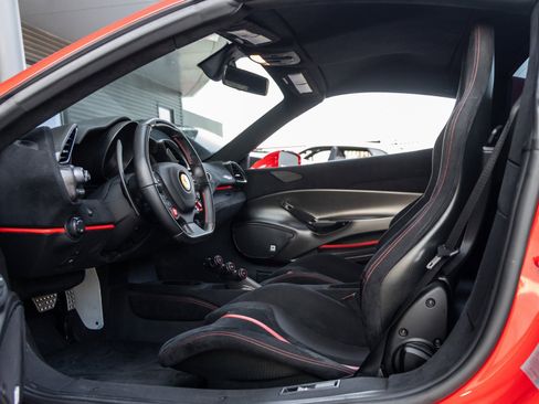 Used 2019 Ferrari 488 Pista Spider image 33