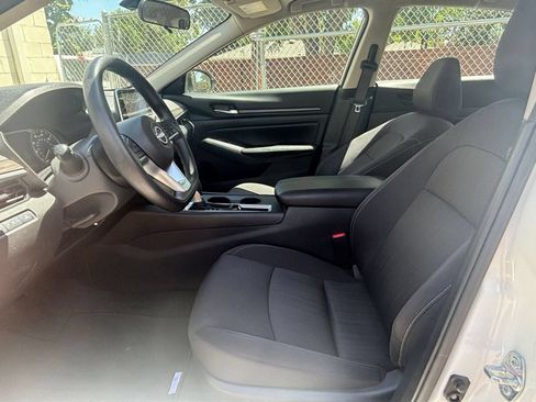 Used 2025 Nissan Altima 2.5 SV FWD image 24