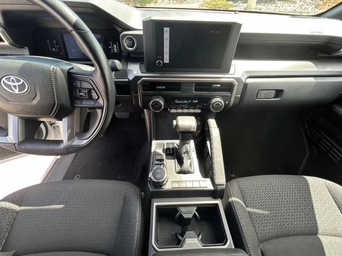 Used 2025 Toyota 4Runner SR5 AWD/4WD image 18