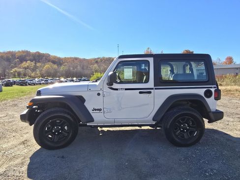 Used 2025 Jeep Wrangler Sport image 10