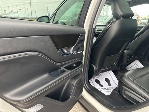 Used 2021 Lincoln Corsair AWD w/ Premium Package image 27