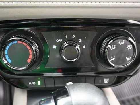 Used 2022 Honda HR-V LX image 25
