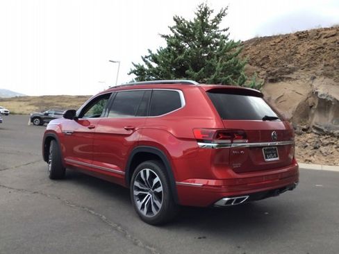 Used 2021 Volkswagen Atlas SEL Premium image 12