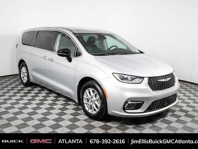 Used 2024 Chrysler Pacifica Touring-L